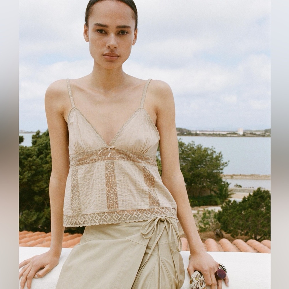 Zara Embroidered Beige Lace Detail Top in L